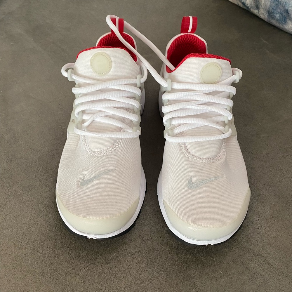 Men’s size 7 Nike Air Presto